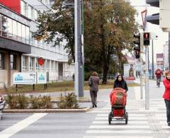 1276003 Trojboká vitrína, Pardubice (Sukova tř. x Masarykovo nám.)